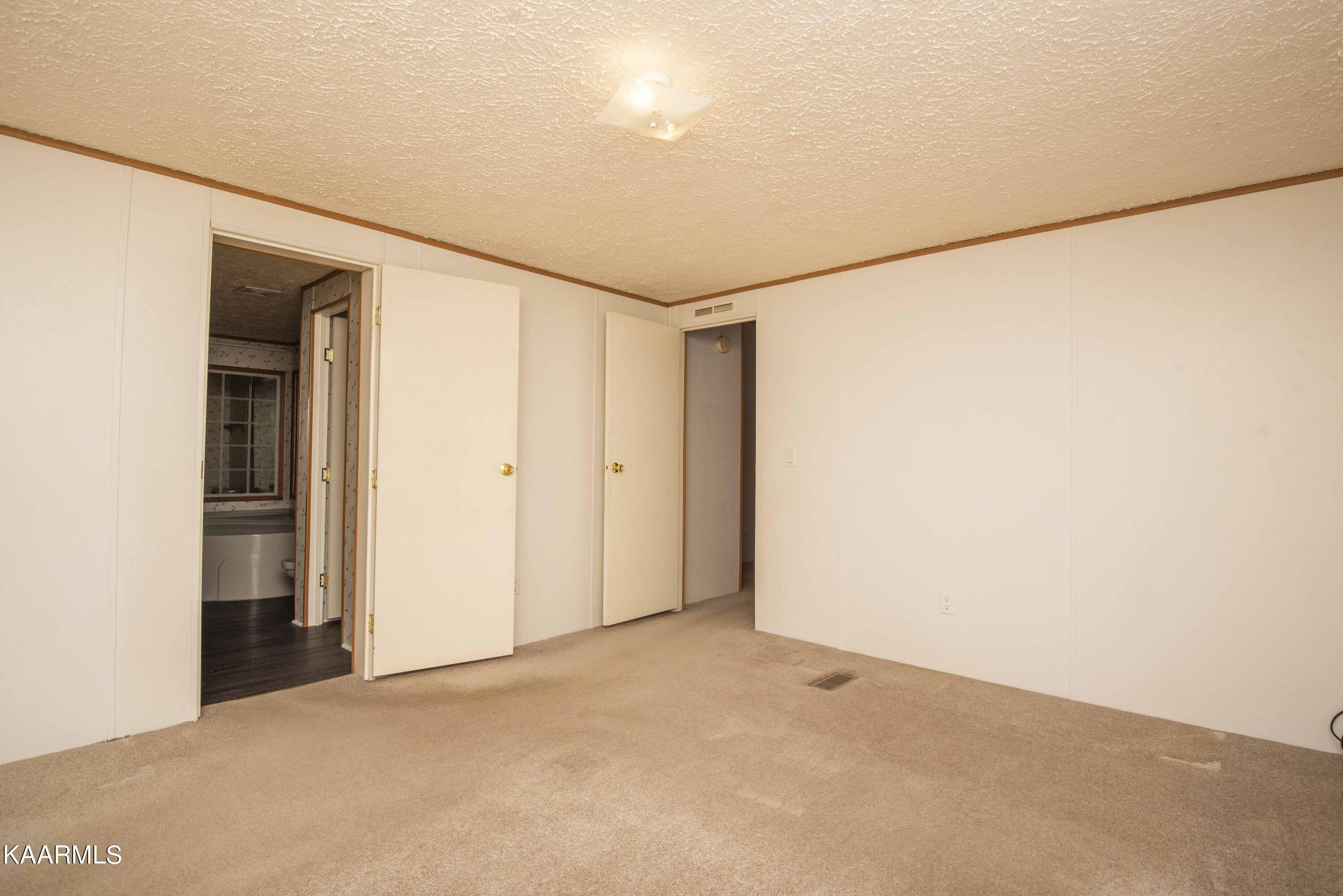 9935 Old Chestnut Ridge Road Heiskell, TN 37754 - Photo 18 of 39 master bed1_1