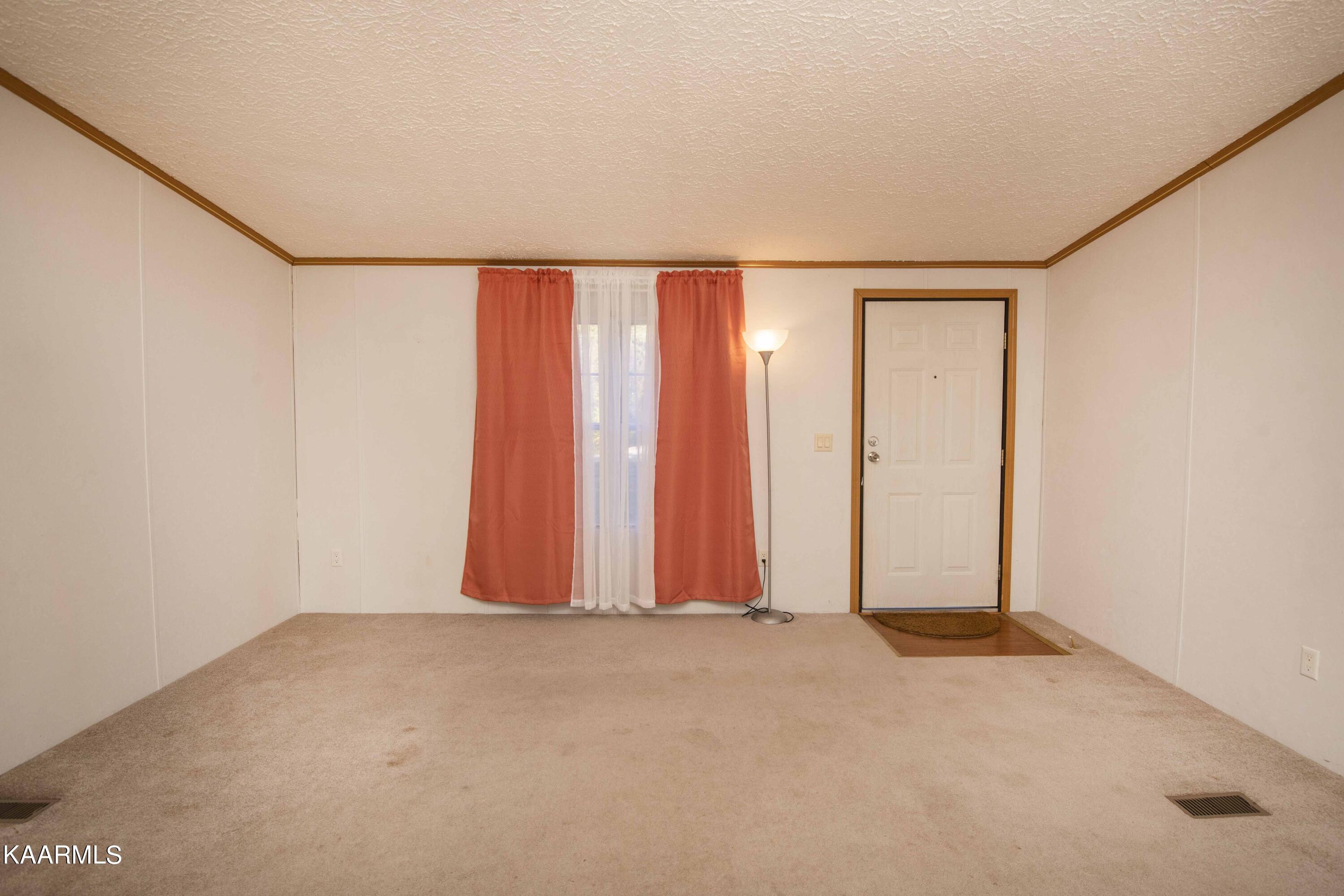 9935 Old Chestnut Ridge Road Heiskell, TN 37754 - Photo 6 of 39 living 2_1