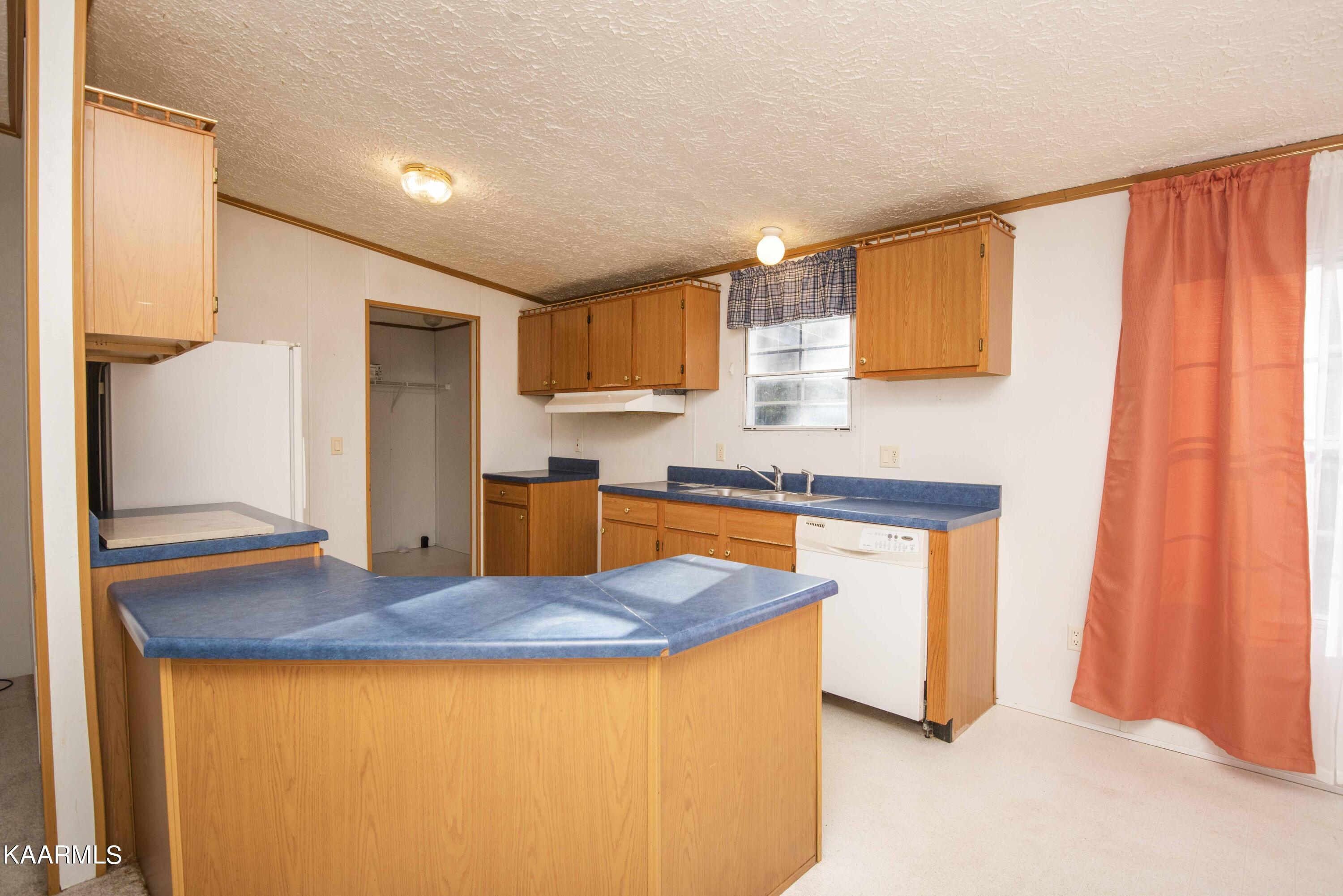 9935 Old Chestnut Ridge Road Heiskell, TN 37754 - Photo 7 of 39 kitchen_1