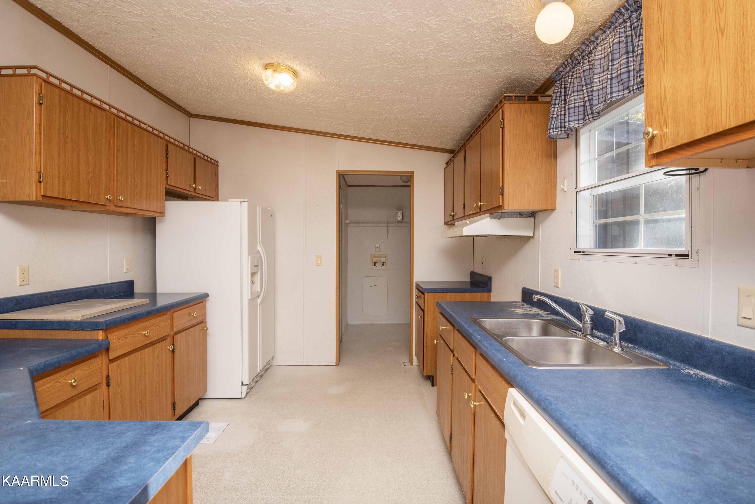 9935 Old Chestnut Ridge Road Heiskell, TN 37754 - Photo 9 of 39 kitchen 2_1