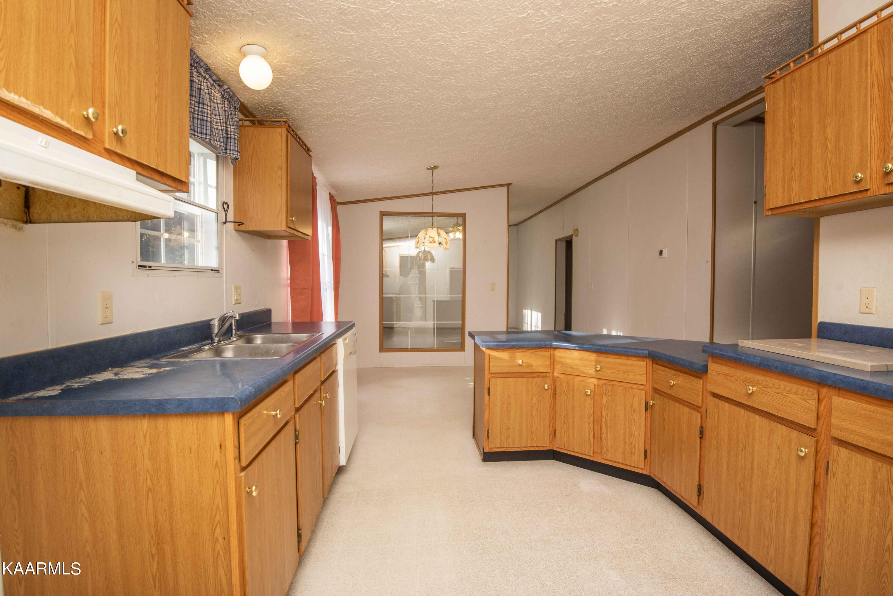 9935 Old Chestnut Ridge Road Heiskell, TN 37754 - Photo 10 of 39 kitchen 4_1