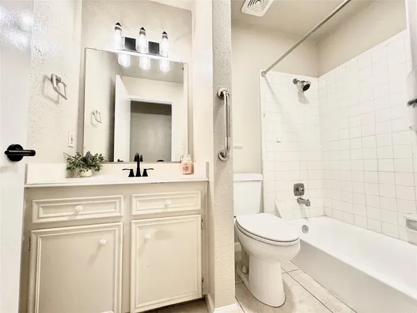 $1,500 | 9164 Wilcrest Drive, Unit 9164, Houston, TX 77099