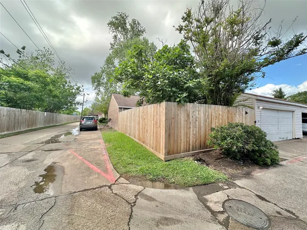 $1,500 | 9164 Wilcrest Drive, Unit 9164, Houston, TX 77099