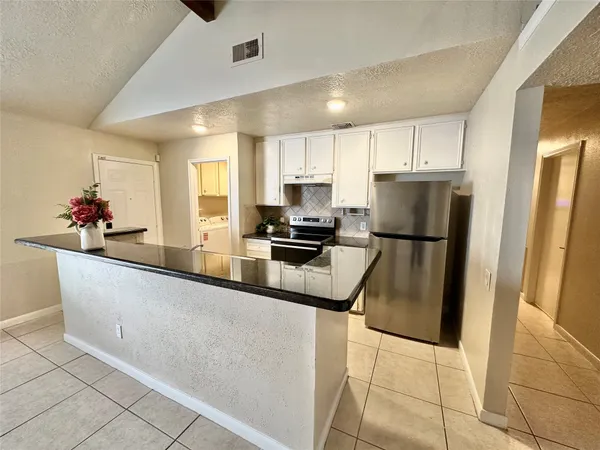 $1,500 | 9164 Wilcrest Drive, Unit 9164, Houston, TX 77099