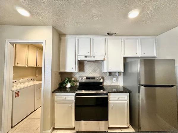 $1,500 | 9164 Wilcrest Drive, Unit 9164, Houston, TX 77099
