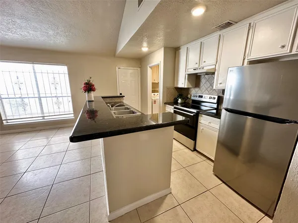 $1,500 | 9164 Wilcrest Drive, Unit 9164, Houston, TX 77099