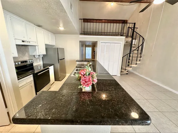 $1,500 | 9164 Wilcrest Drive, Unit 9164, Houston, TX 77099