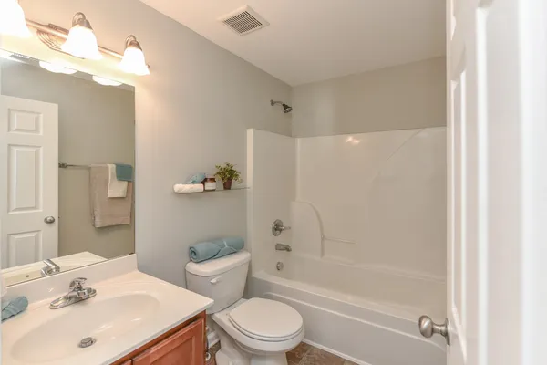 $2,300 | 612 East Vailview Court, Nashville, TN 37207