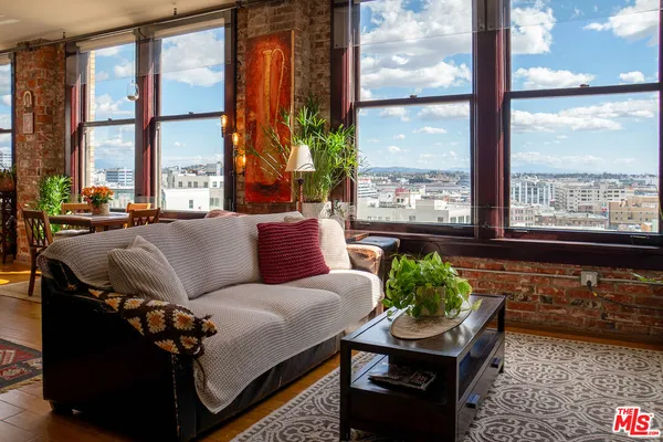 $2,550 | 460 South Spring Street, Unit 1002, Los Angeles, CA 90013