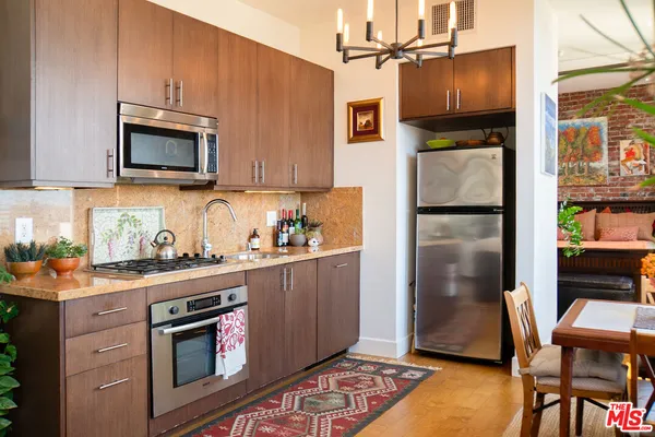 $2,550 | 460 South Spring Street, Unit 1002, Los Angeles, CA 90013
