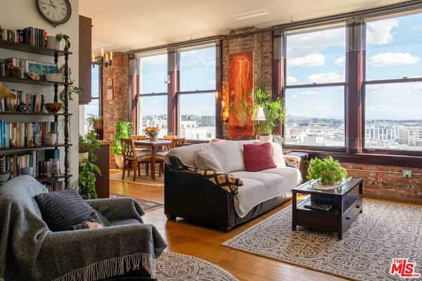 $2,550 | 460 South Spring Street, Unit 1002, Los Angeles, CA 90013