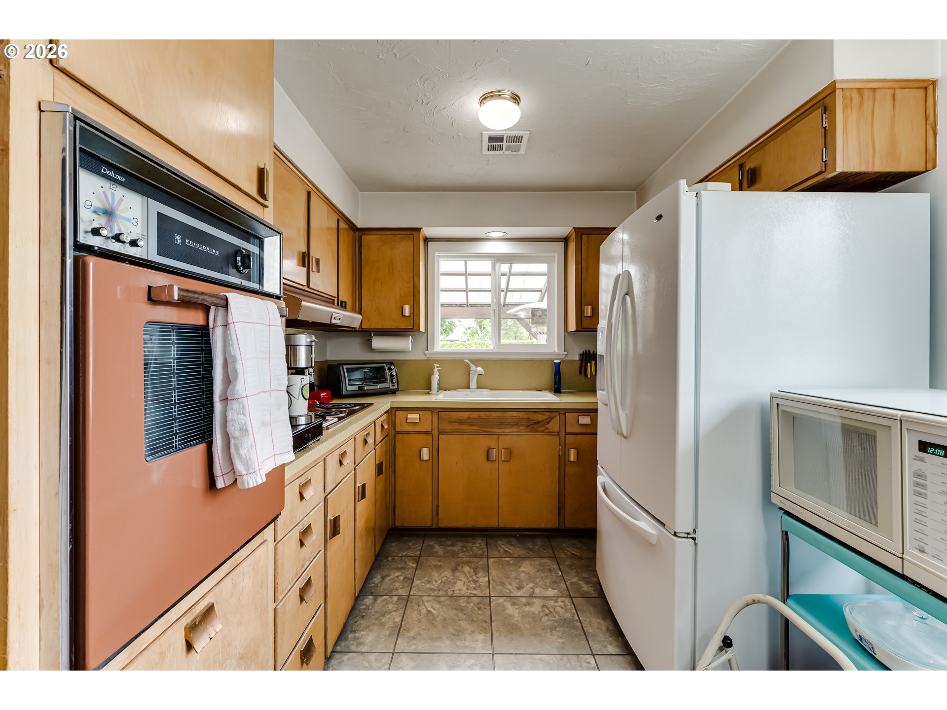 1406 Carter Lane Springfield, OR 97477 - Photo 10 of 43