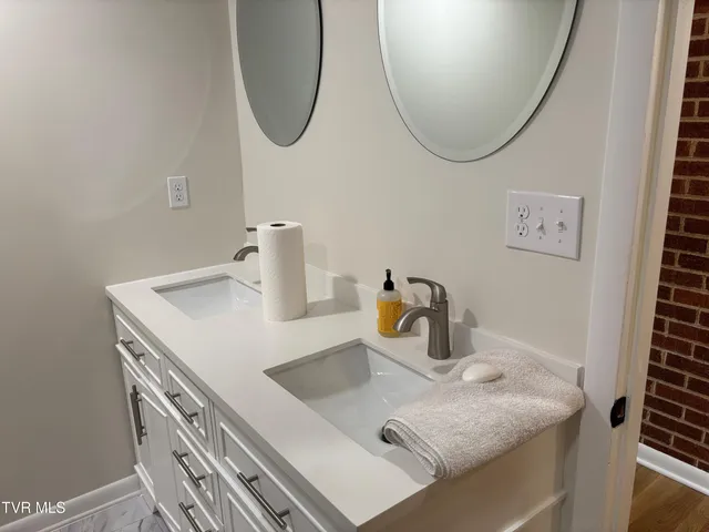 $2,400 | 385 Lakeside Drive, Kingsport, TN 37664