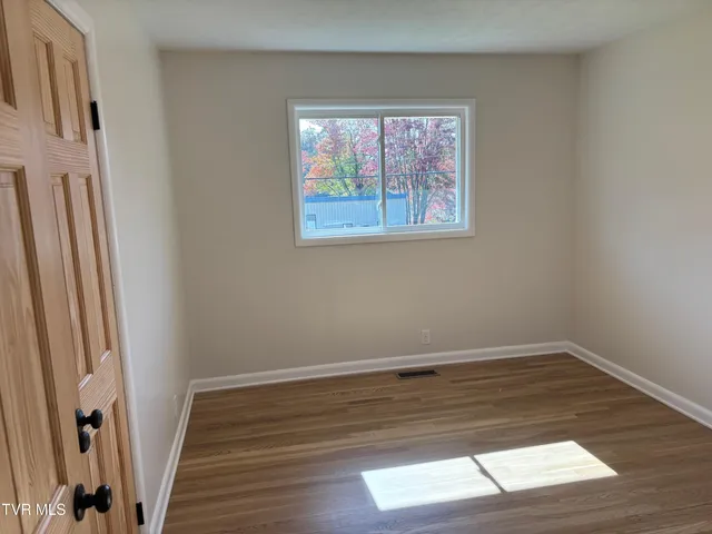 $2,400 | 385 Lakeside Drive, Kingsport, TN 37664