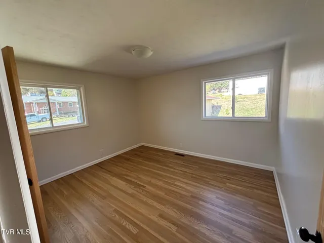 $2,400 | 385 Lakeside Drive, Kingsport, TN 37664