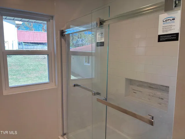 $2,400 | 385 Lakeside Drive, Kingsport, TN 37664