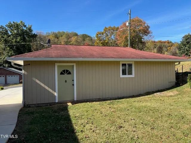 $2,400 | 385 Lakeside Drive, Kingsport, TN 37664