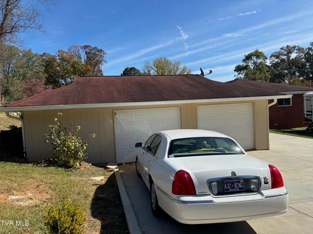 $2,400 | 385 Lakeside Drive, Kingsport, TN 37664