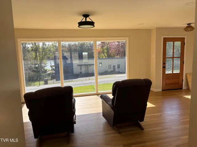 $2,400 | 385 Lakeside Drive, Kingsport, TN 37664