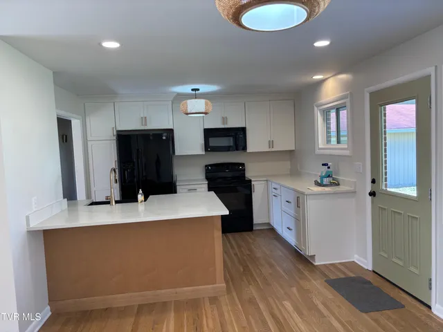 $2,400 | 385 Lakeside Drive, Kingsport, TN 37664