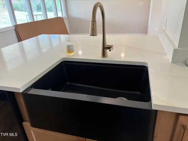 $2,400 | 385 Lakeside Drive, Kingsport, TN 37664