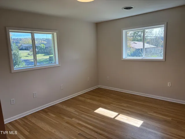 $2,400 | 385 Lakeside Drive, Kingsport, TN 37664