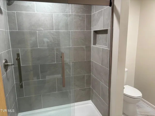 $2,400 | 385 Lakeside Drive, Kingsport, TN 37664