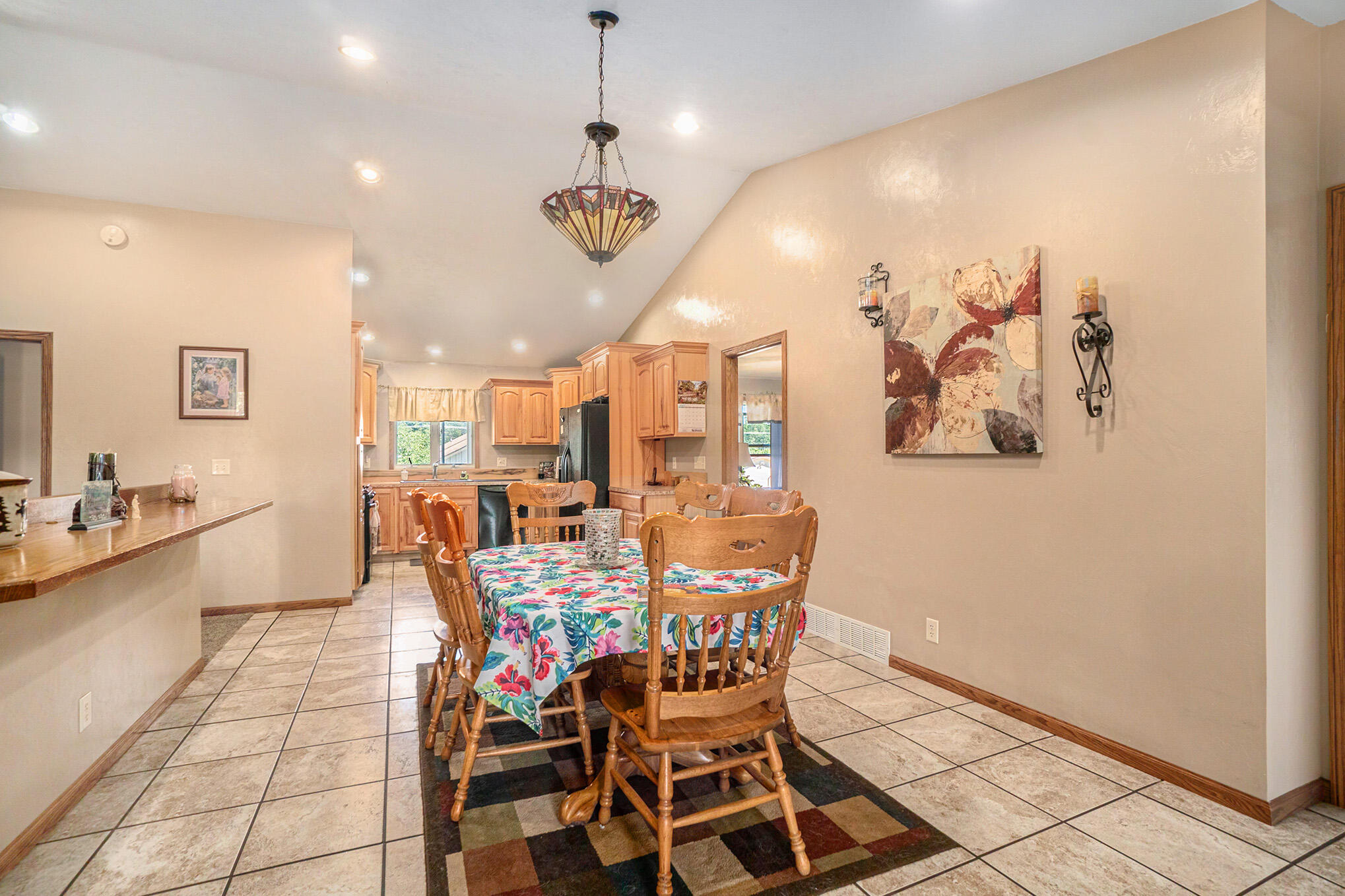 1082 Chatterson Road Muskegon, MI 49442 - Photo 11 of 37 Dining room