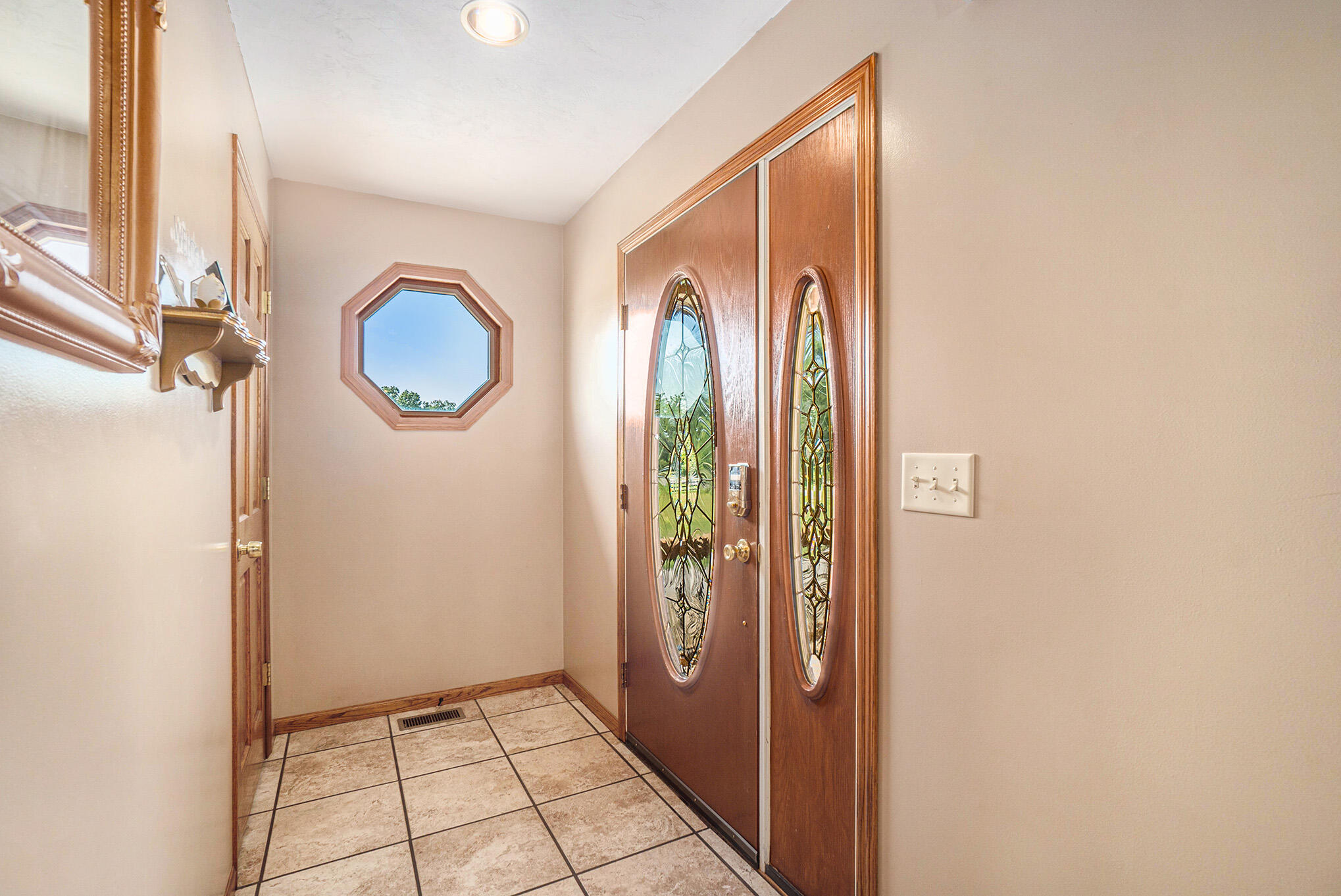 1082 Chatterson Road Muskegon, MI 49442 - Photo 15 of 37 Entryway