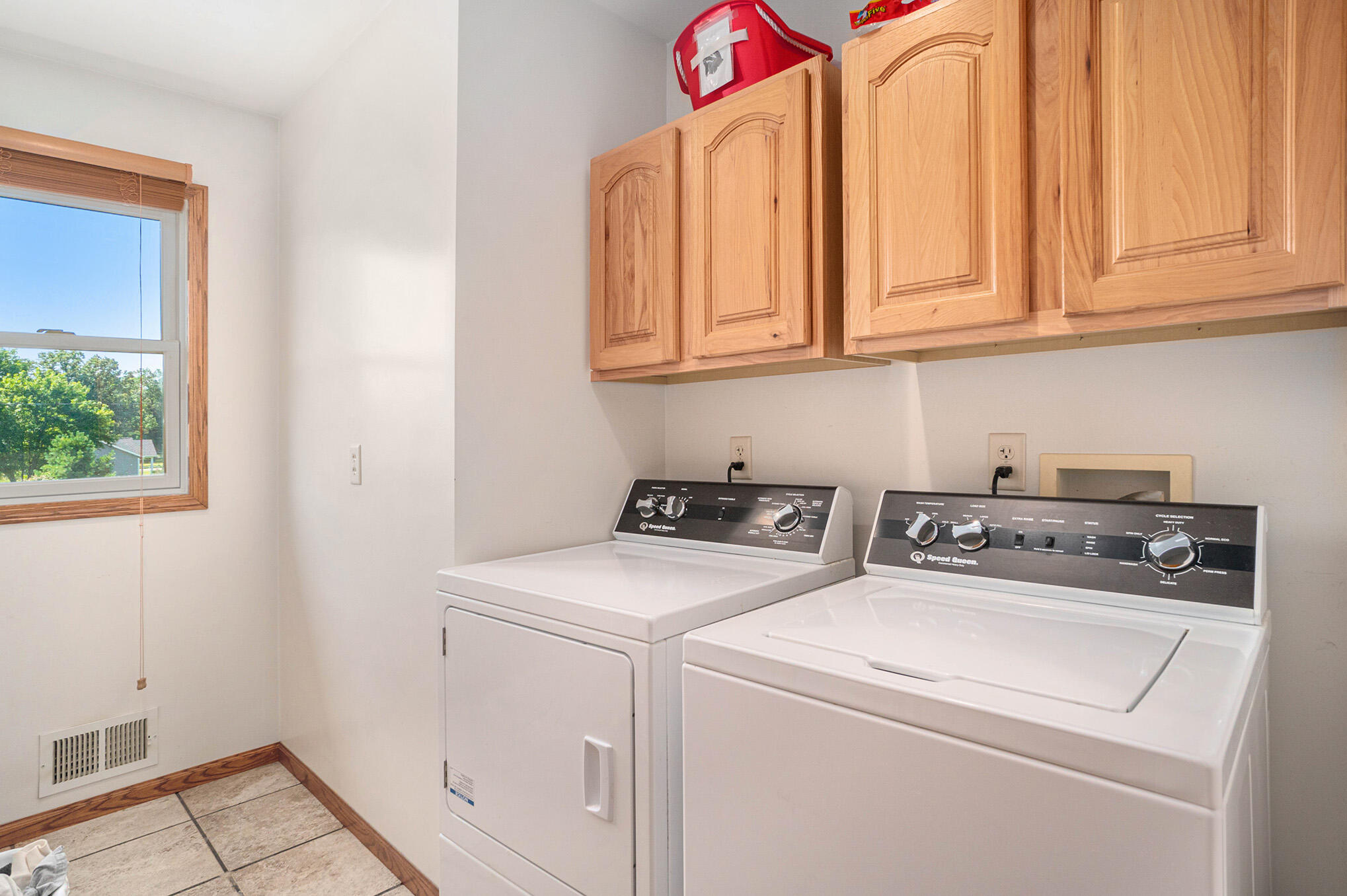 1082 Chatterson Road Muskegon, MI 49442 - Photo 16 of 37 Upstairs laundry