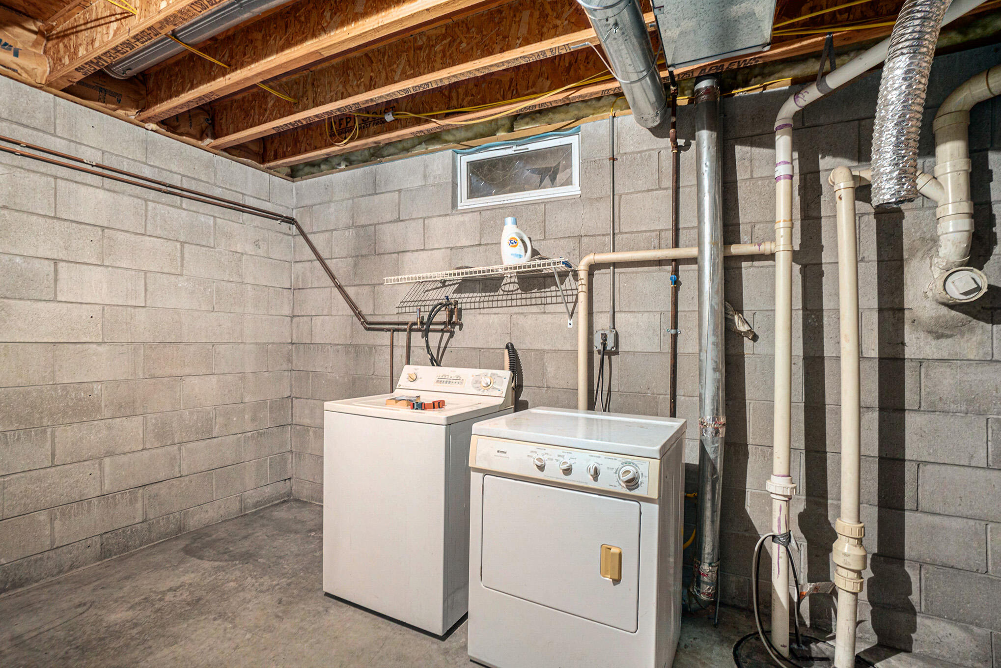 1082 Chatterson Road Muskegon, MI 49442 - Photo 30 of 37 Downstairs laundry