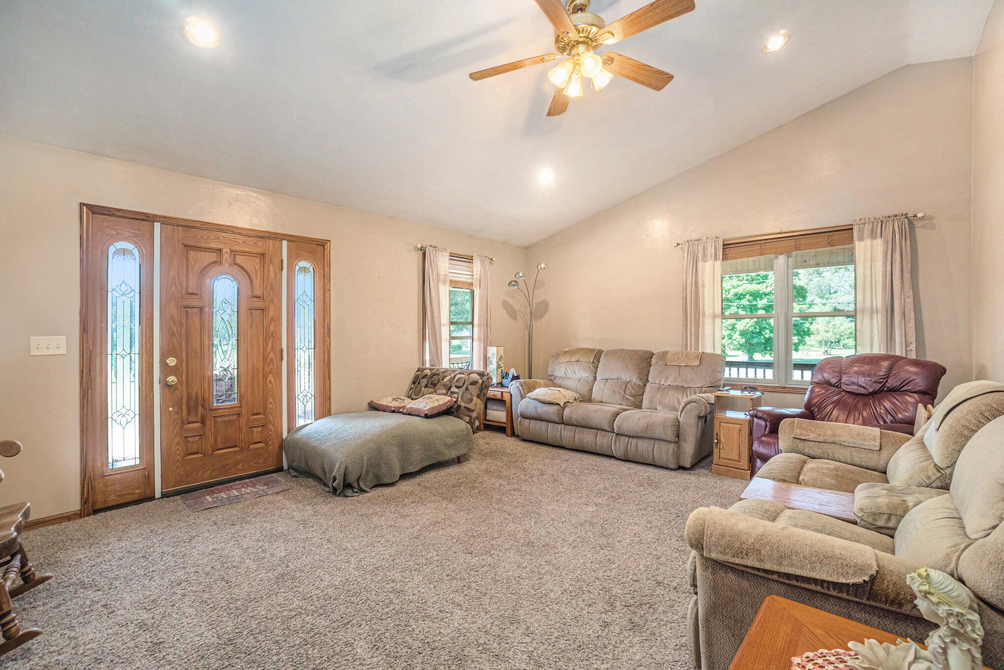 1082 Chatterson Road Muskegon, MI 49442 - Photo 8 of 37 Living room