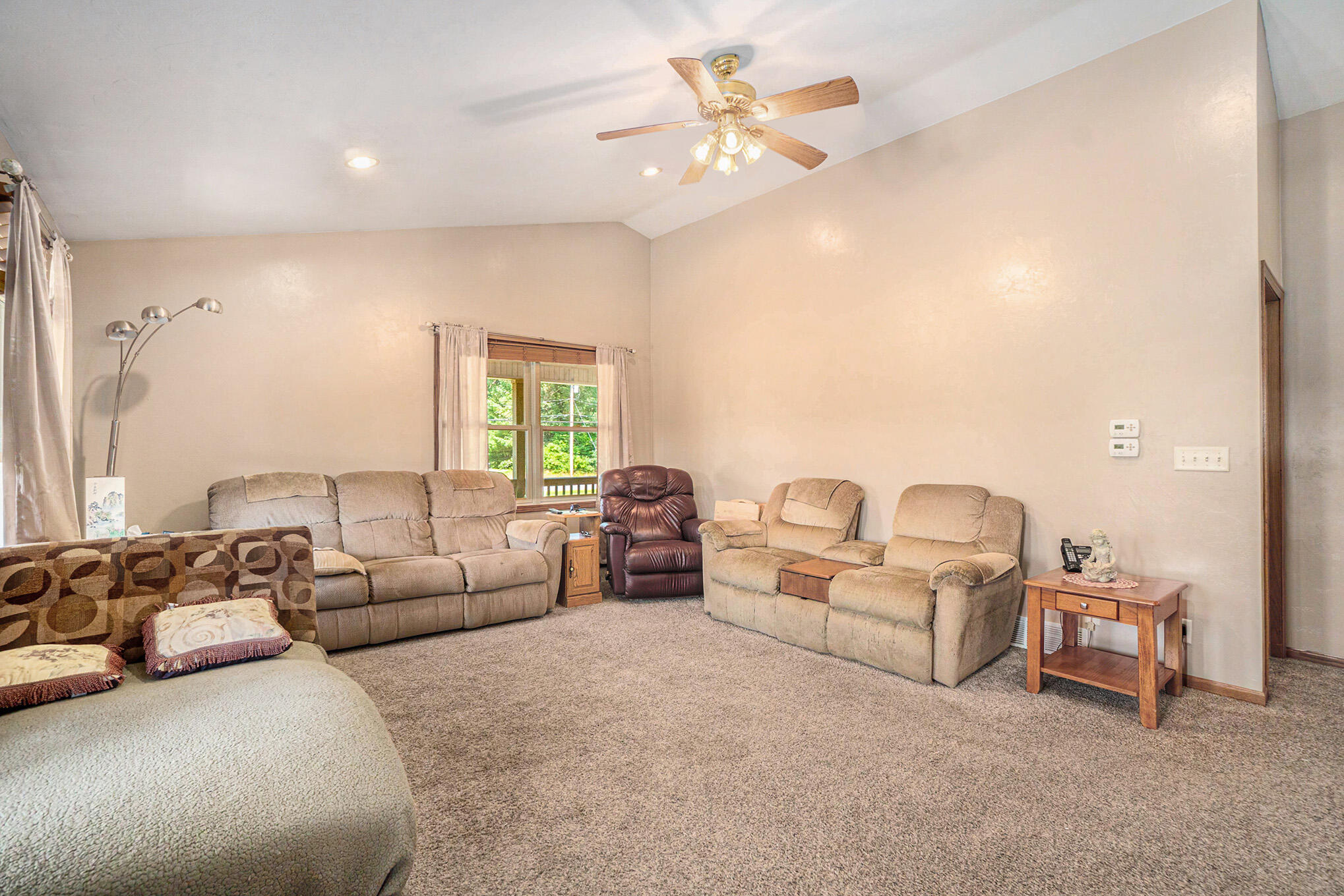 1082 Chatterson Road Muskegon, MI 49442 - Photo 9 of 37 Living room