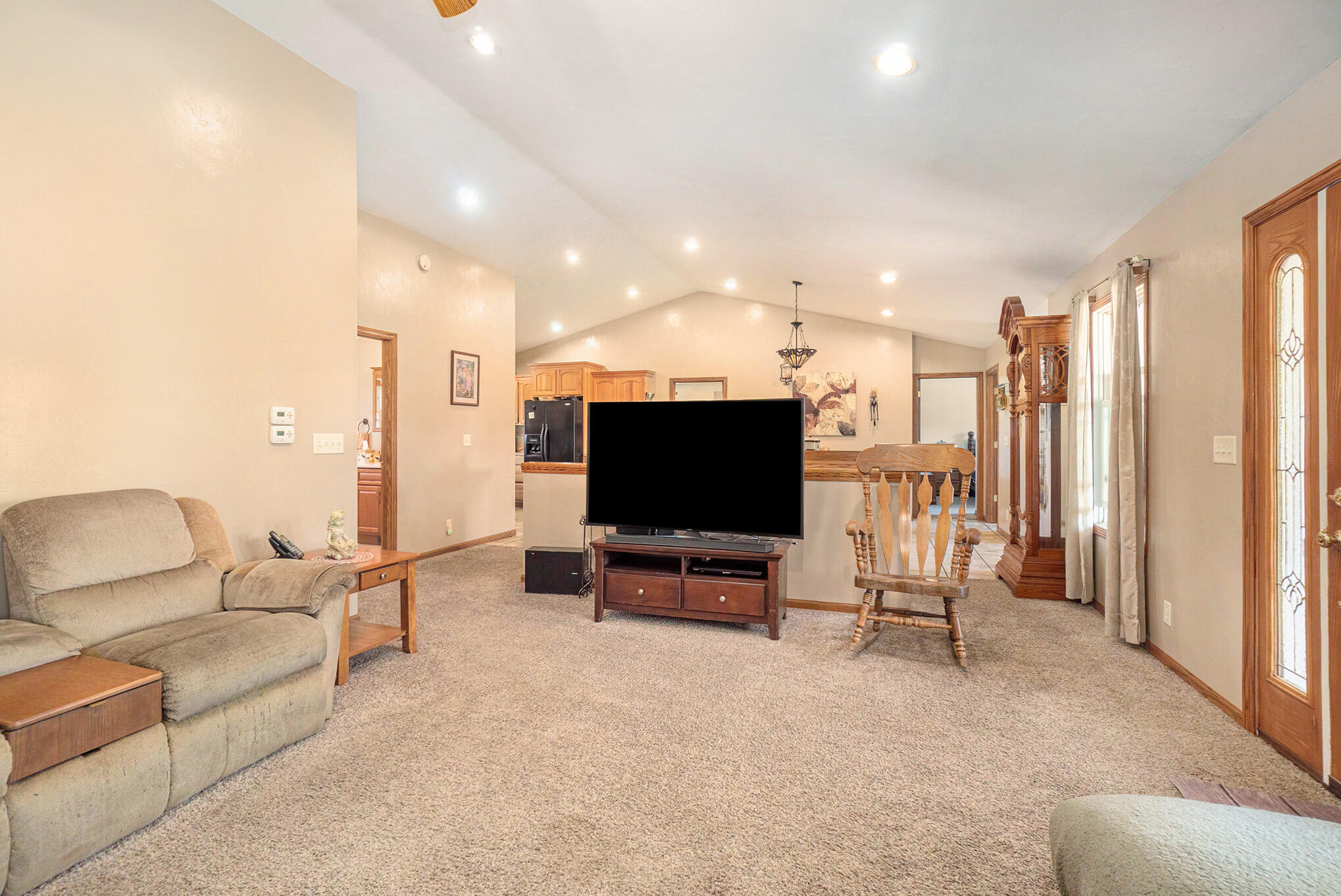 1082 Chatterson Road Muskegon, MI 49442 - Photo 10 of 37 Living room