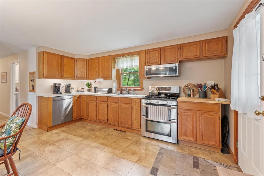 107 Maple Road Tewksbury, MA 01876 - Photo 8 of 40