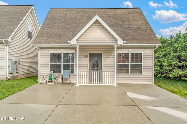$239,000 | 921 Hazelbrook Way, Unit 12, Knoxville, TN 37912