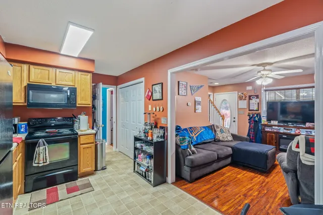 $239,000 | 921 Hazelbrook Way, Unit 12, Knoxville, TN 37912