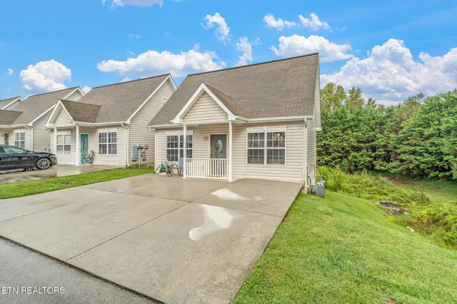 $239,000 | 921 Hazelbrook Way, Unit 12, Knoxville, TN 37912