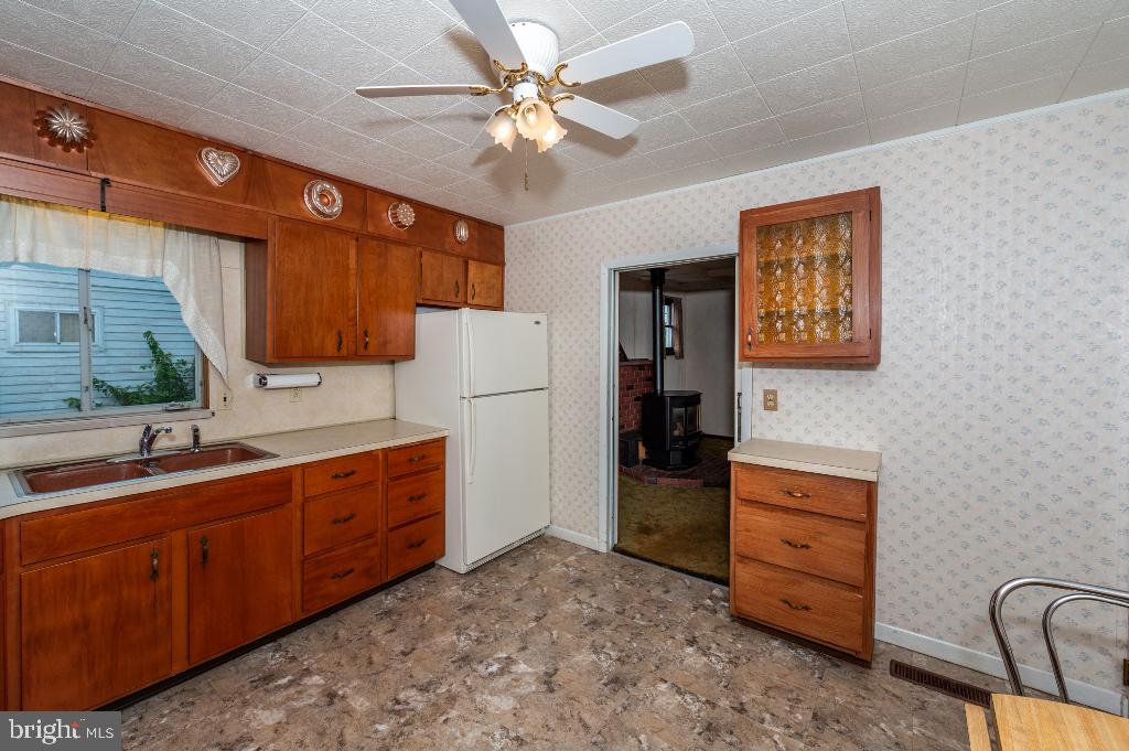 1918 Blue Ridge Drive Lancaster, PA 17603 - Photo 4 of 22 Gallery Image 4