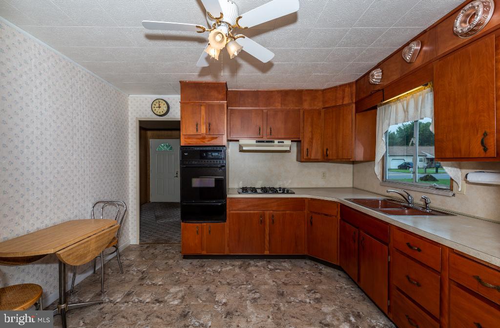 1918 Blue Ridge Drive Lancaster, PA 17603 - Photo 5 of 22 Gallery Image 5