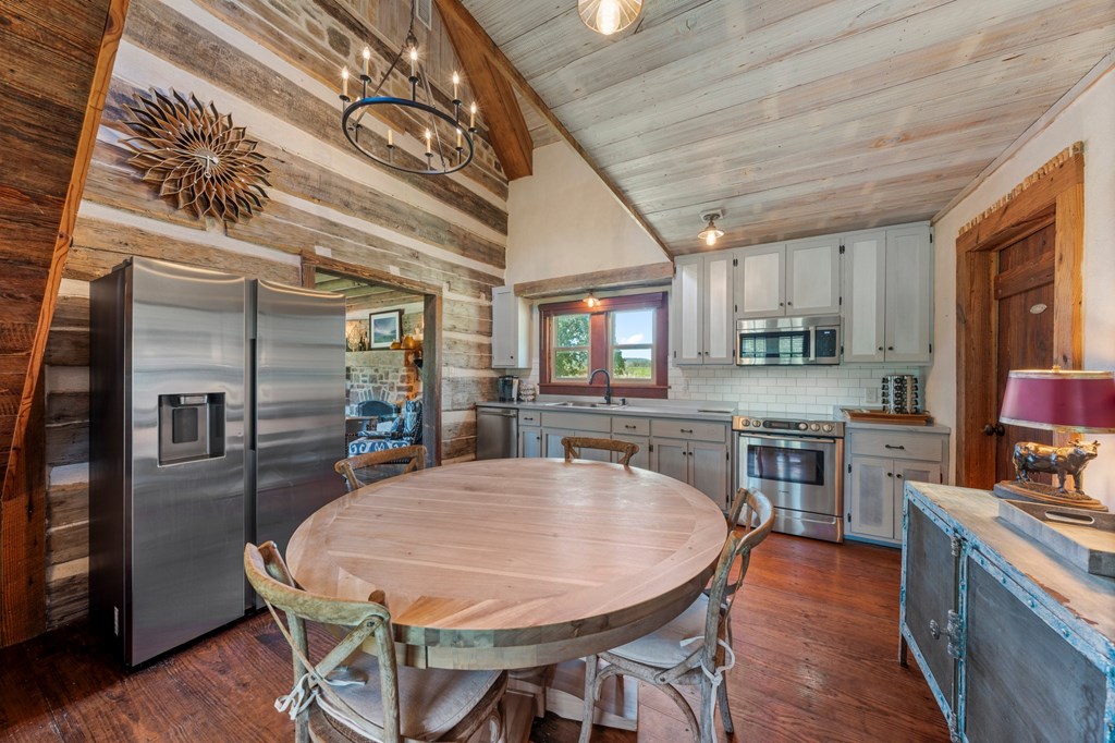 307 Klaerner Road Fredericksburg, TX 78624 - Photo 11 of 32 Gallery Image 11