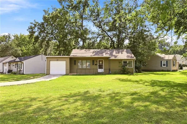 $240,000 | 7400 Lamar Avenue, Overland Park, KS 66204