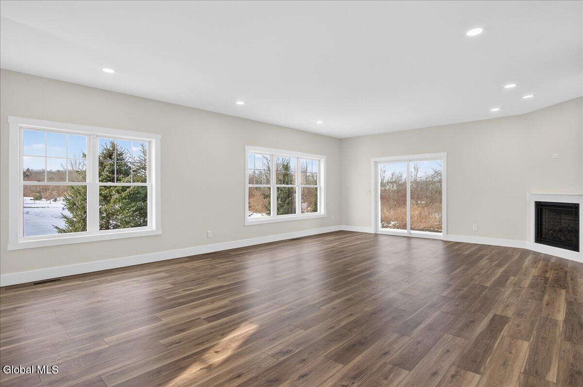 3 Elena Court Halfmoon, NY 12065 - Photo 13 of 47 Living Room