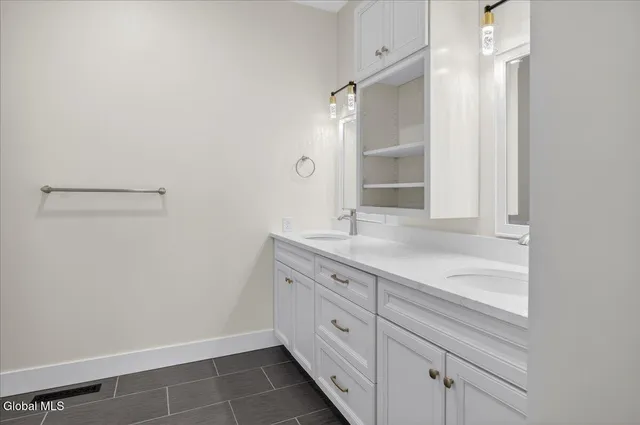 $498,000 | 3 Elena Court, Halfmoon, NY 12065