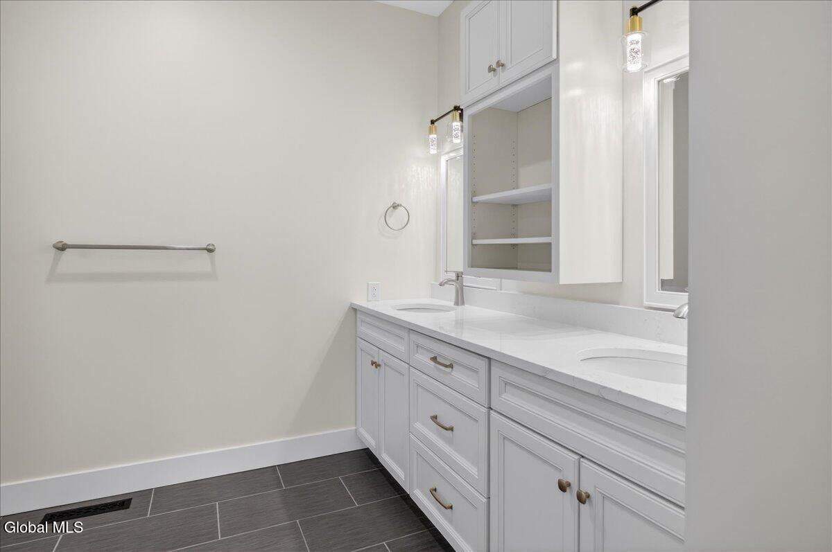 3 Elena Court Halfmoon, NY 12065 - Photo 21 of 47 Primary Bathroom