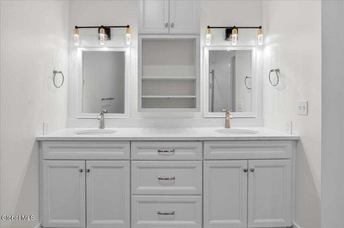 3 Elena Court Halfmoon, NY 12065 - Photo 22 of 47 Primary Bathroom