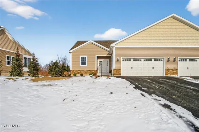 $498,000 | 3 Elena Court, Halfmoon, NY 12065