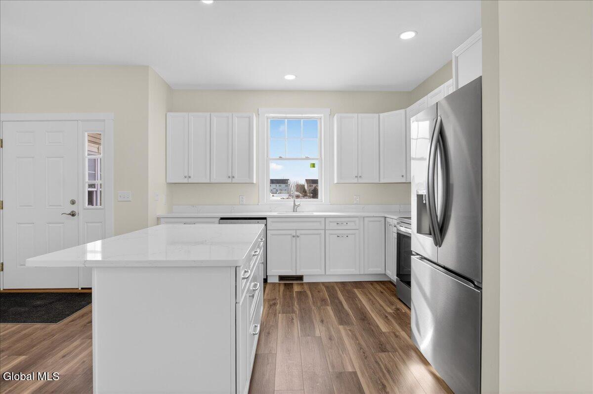 3 Elena Court Halfmoon, NY 12065 - Photo 8 of 47 Kitchen