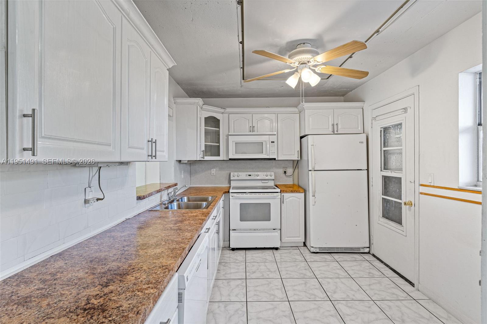 1024 Southeast 3rd Avenue, Unit 301 Dania Beach, FL 33004 - Photo 7 of 38