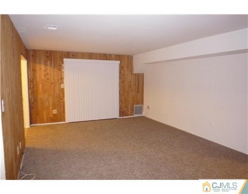 1808 Raspberry Court Edison, NJ 08817 - Photo 4 of 7